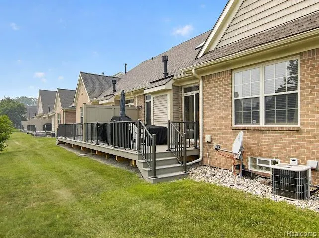 32969 Brookside Circle #18 Livonia City, MI 48152
