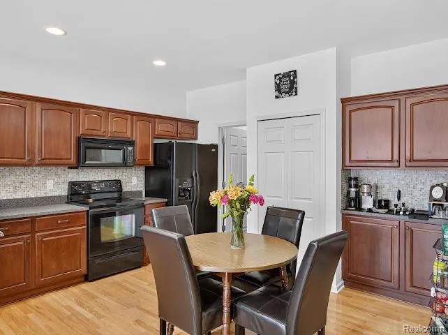 32969 Brookside Circle #18 Livonia City, MI 48152