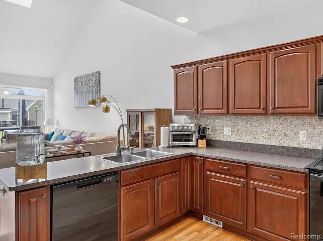 32969 Brookside Circle #18 Livonia City, MI 48152