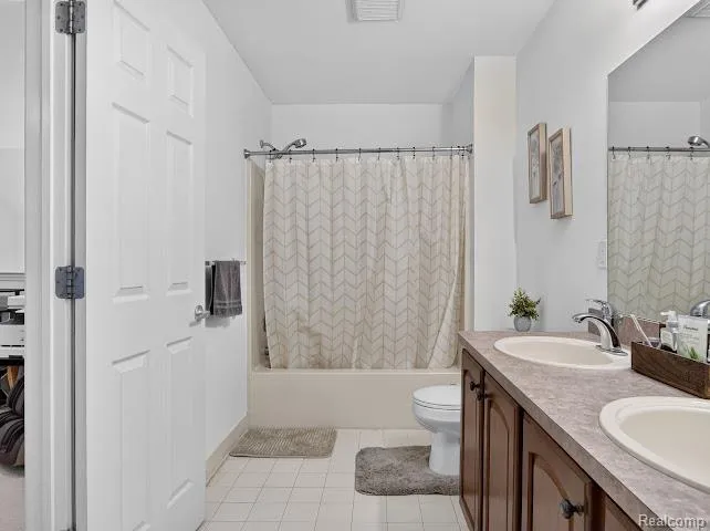 32969 Brookside Circle #18 Livonia City, MI 48152