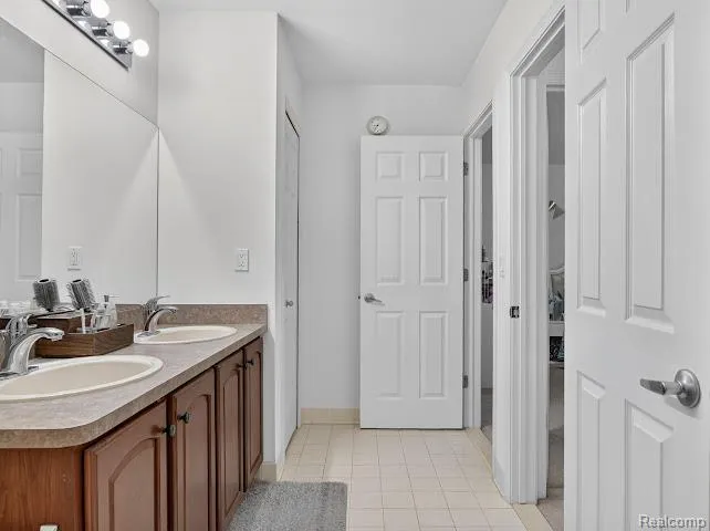 32969 Brookside Circle #18 Livonia City, MI 48152