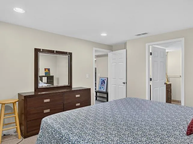 32969 Brookside Circle #18 Livonia City, MI 48152