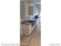 27 Henry Clay Pontiac City, MI 48341