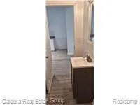 27 Henry Clay Pontiac City, MI 48341