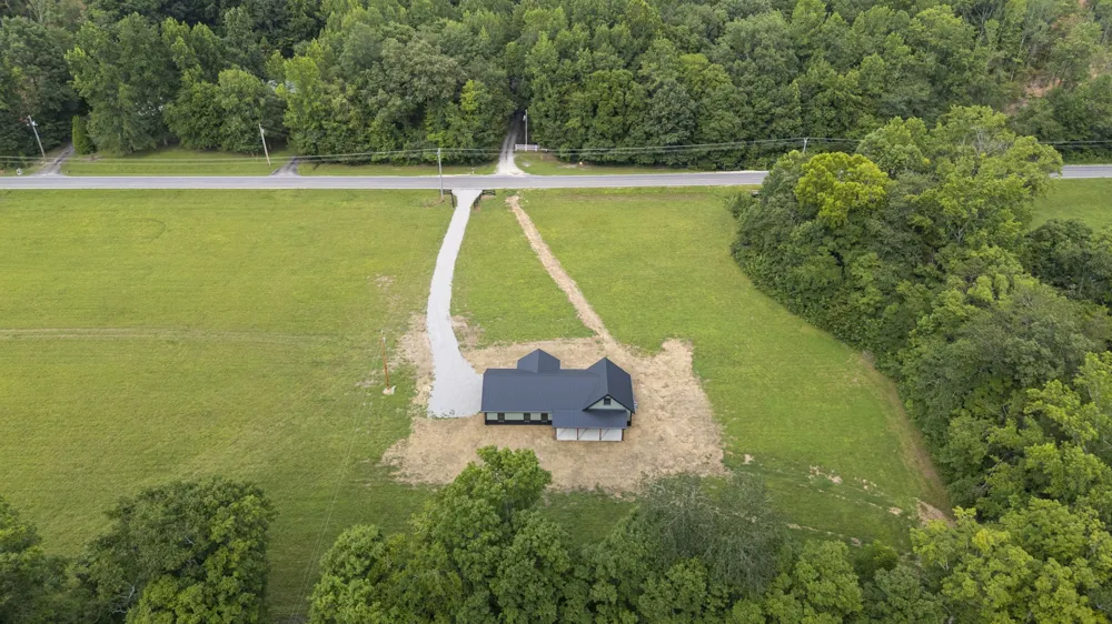2639 Lick Creek Road Linden, TN 37096