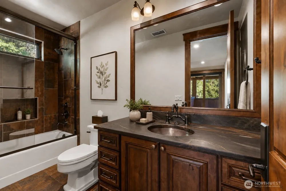 1060 Ruby King Loop Cle Elum, WA 98922