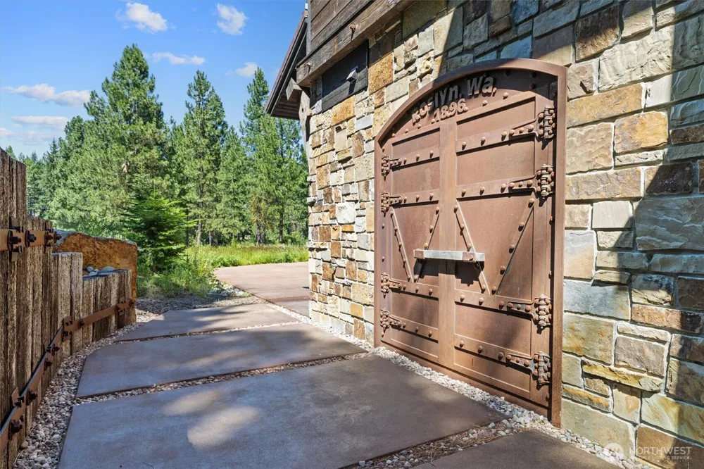 1060 Ruby King Loop Cle Elum, WA 98922