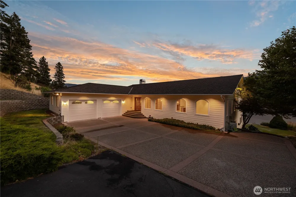 3035 Lakeshore Drive Manson, WA 98831