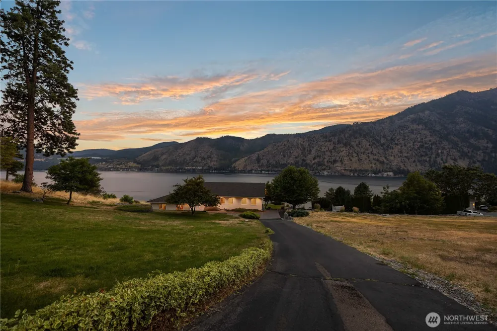3035 Lakeshore Drive Manson, WA 98831