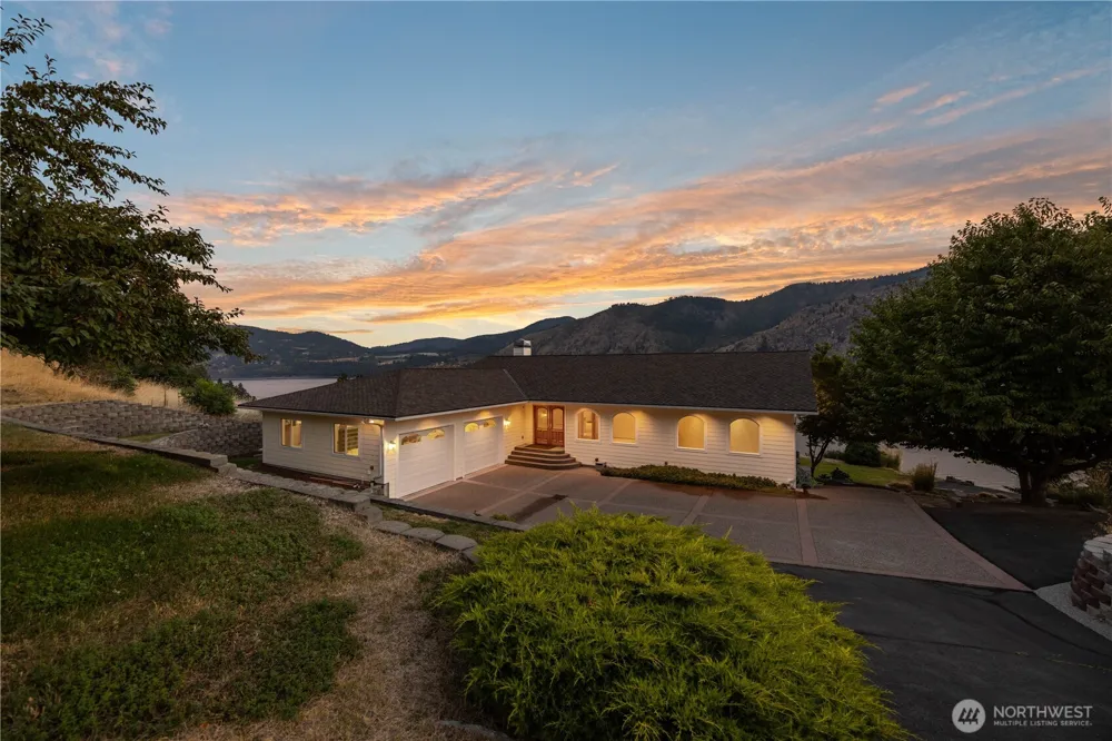 3035 Lakeshore Drive Manson, WA 98831
