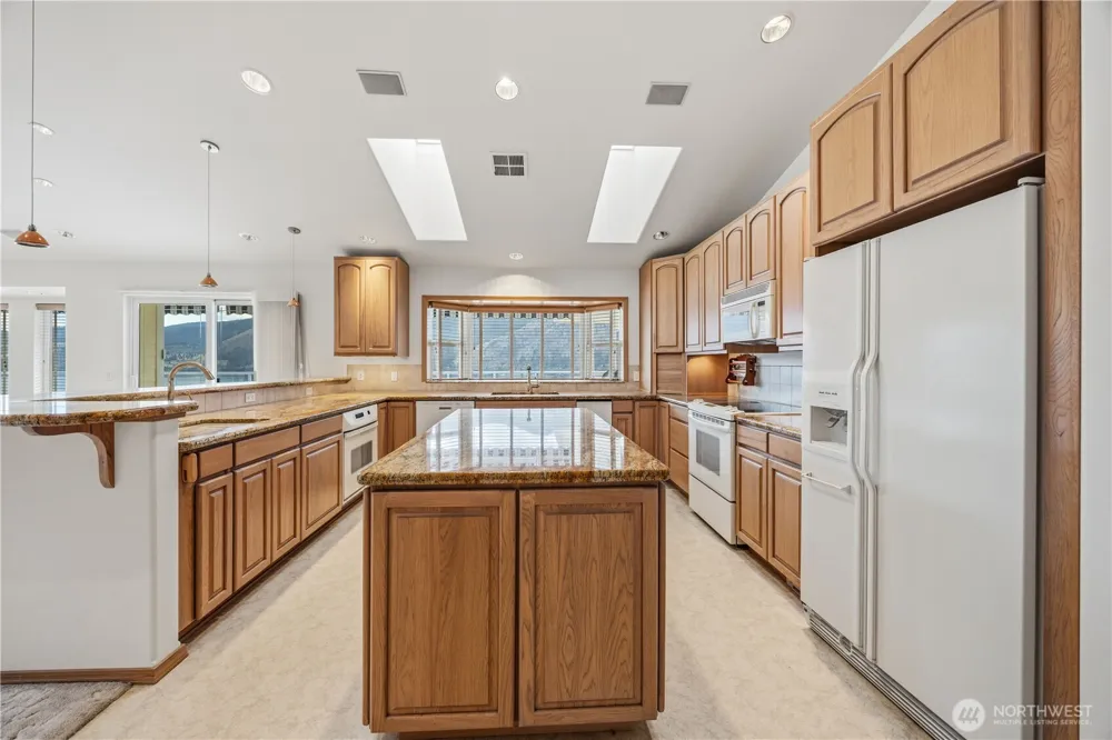 3035 Lakeshore Drive Manson, WA 98831