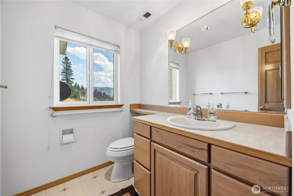 3035 Lakeshore Drive Manson, WA 98831