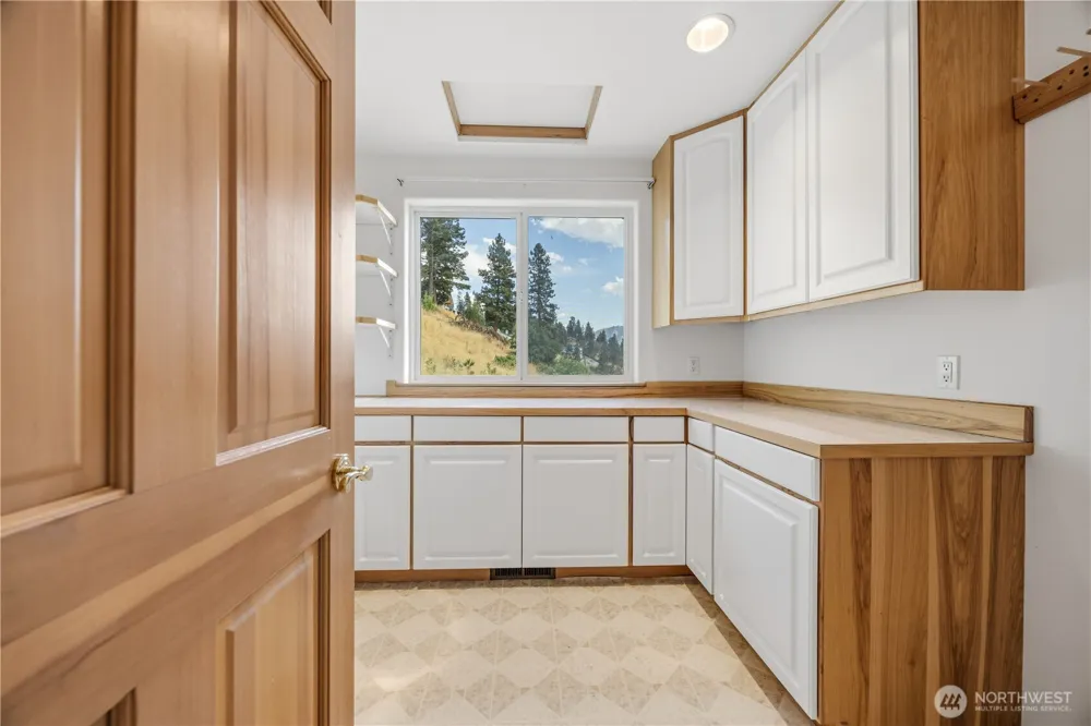 3035 Lakeshore Drive Manson, WA 98831