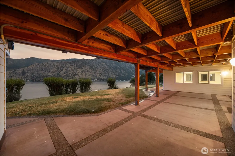 3035 Lakeshore Drive Manson, WA 98831