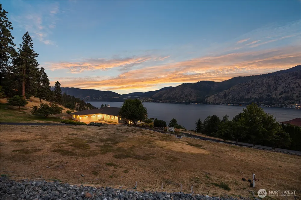 3035 Lakeshore Drive Manson, WA 98831