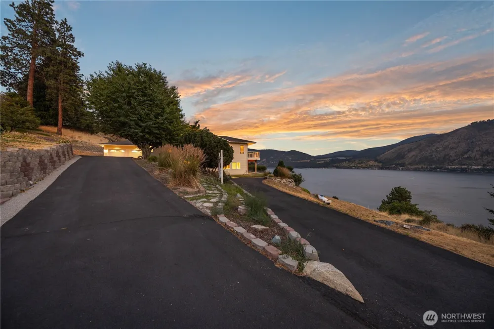3035 Lakeshore Drive Manson, WA 98831