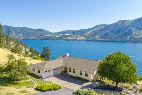 3035 Lakeshore Drive