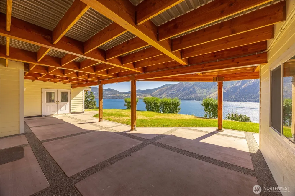 3035 Lakeshore Drive Manson, WA 98831