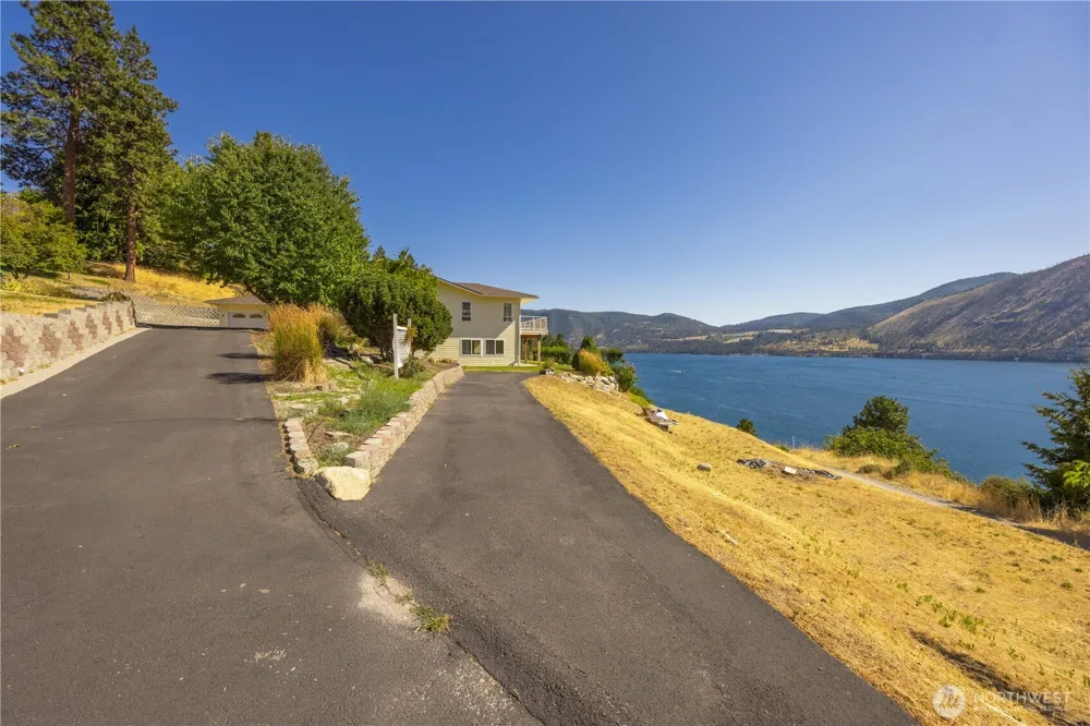3035 Lakeshore Drive Manson, WA 98831