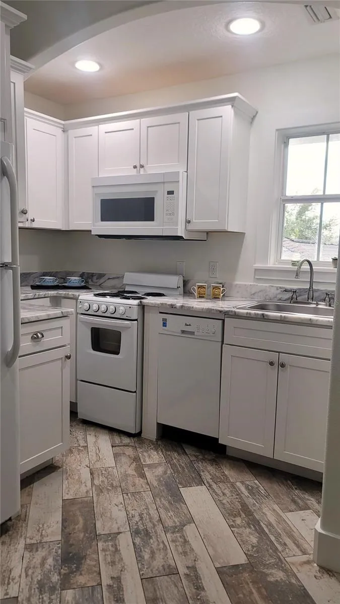 1837 HOLLENBECK DRIVE Orlando, FL 32806