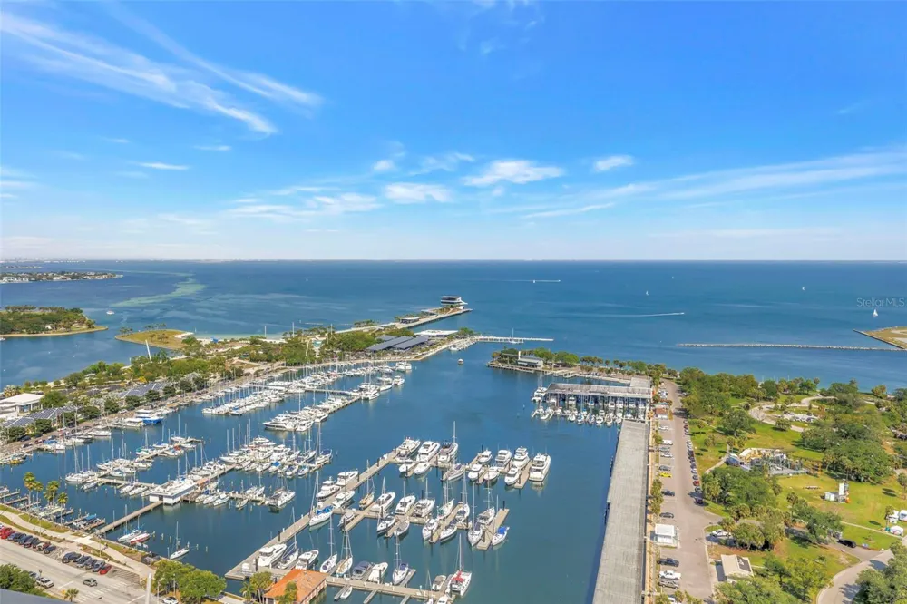 1 BEACH DRIVE SE #1907 St Petersburg, FL 33701