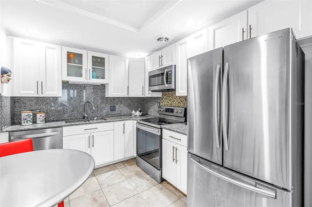 1 BEACH DRIVE SE #1907 St Petersburg, FL 33701