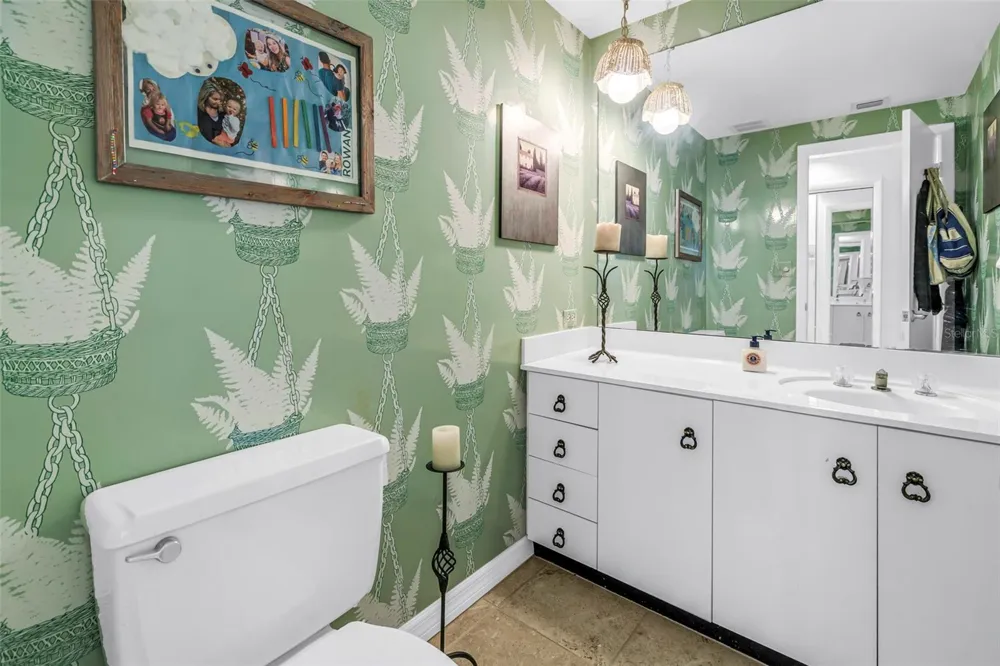 1 BEACH DRIVE SE #1907 St Petersburg, FL 33701