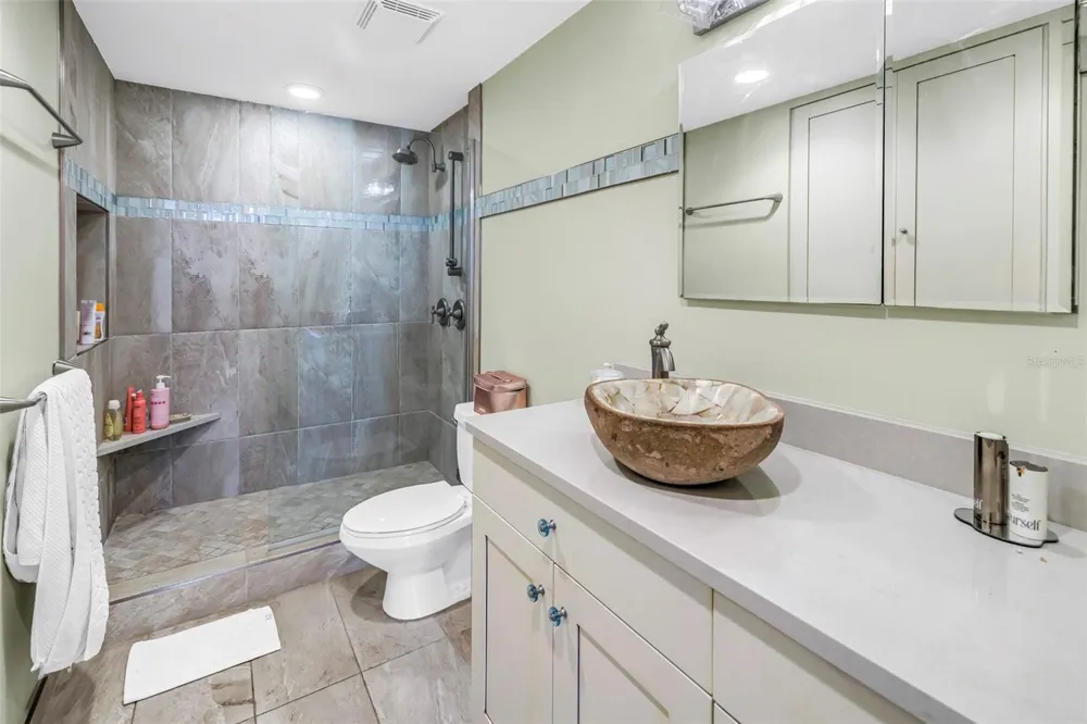 1 BEACH DRIVE SE #1907 St Petersburg, FL 33701