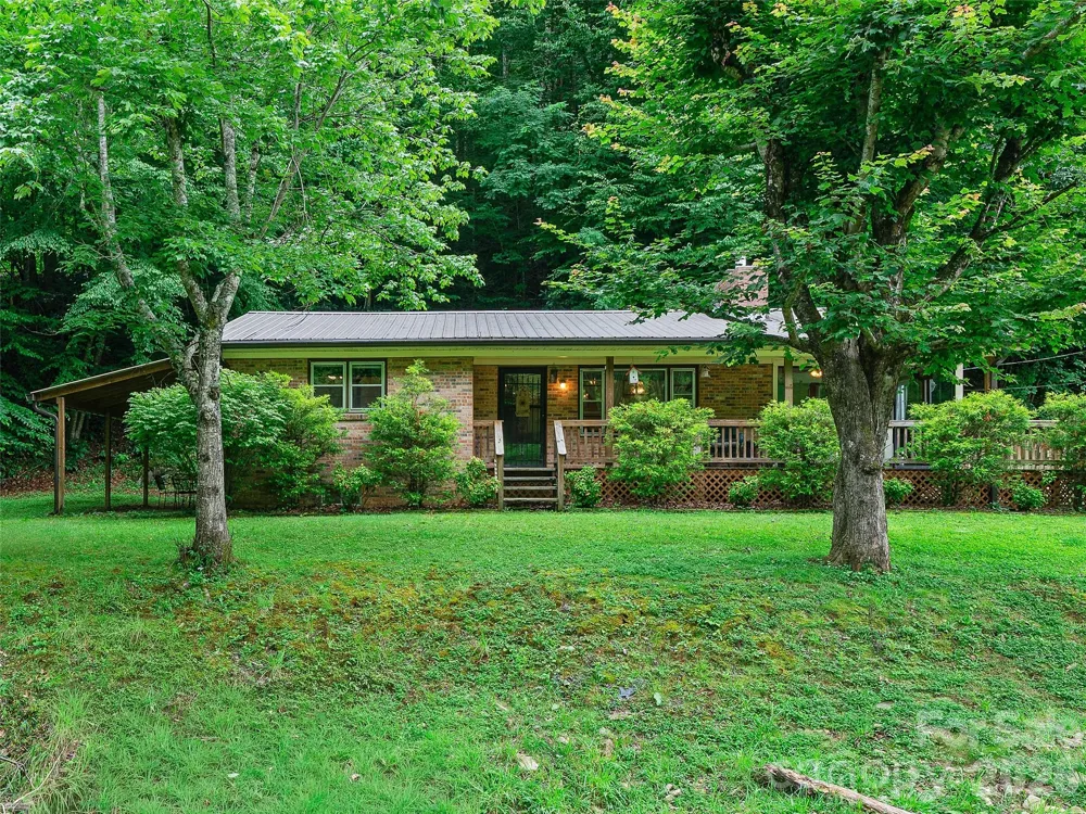 915 Little Creek Road Burnsville, NC 28714