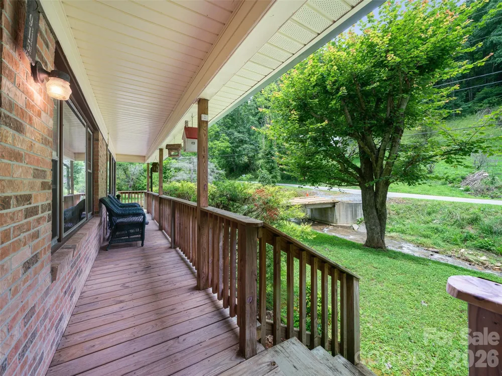 915 Little Creek Road Burnsville, NC 28714