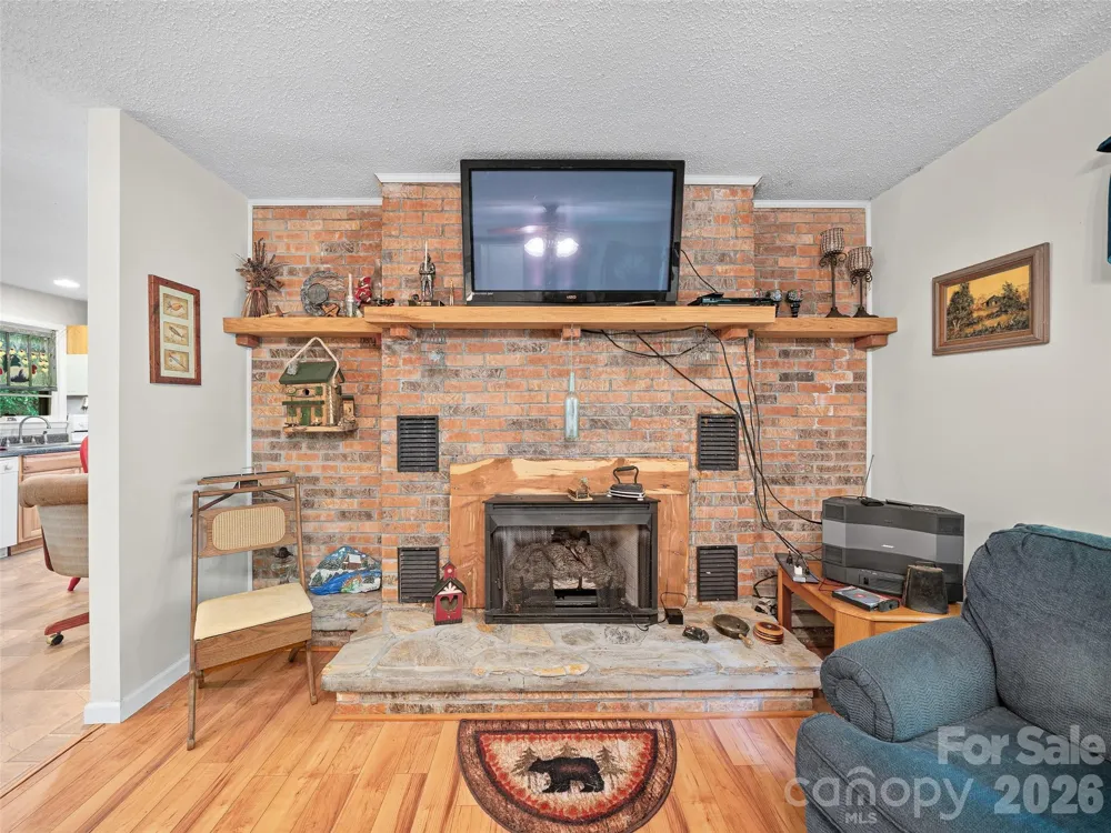 915 Little Creek Road Burnsville, NC 28714