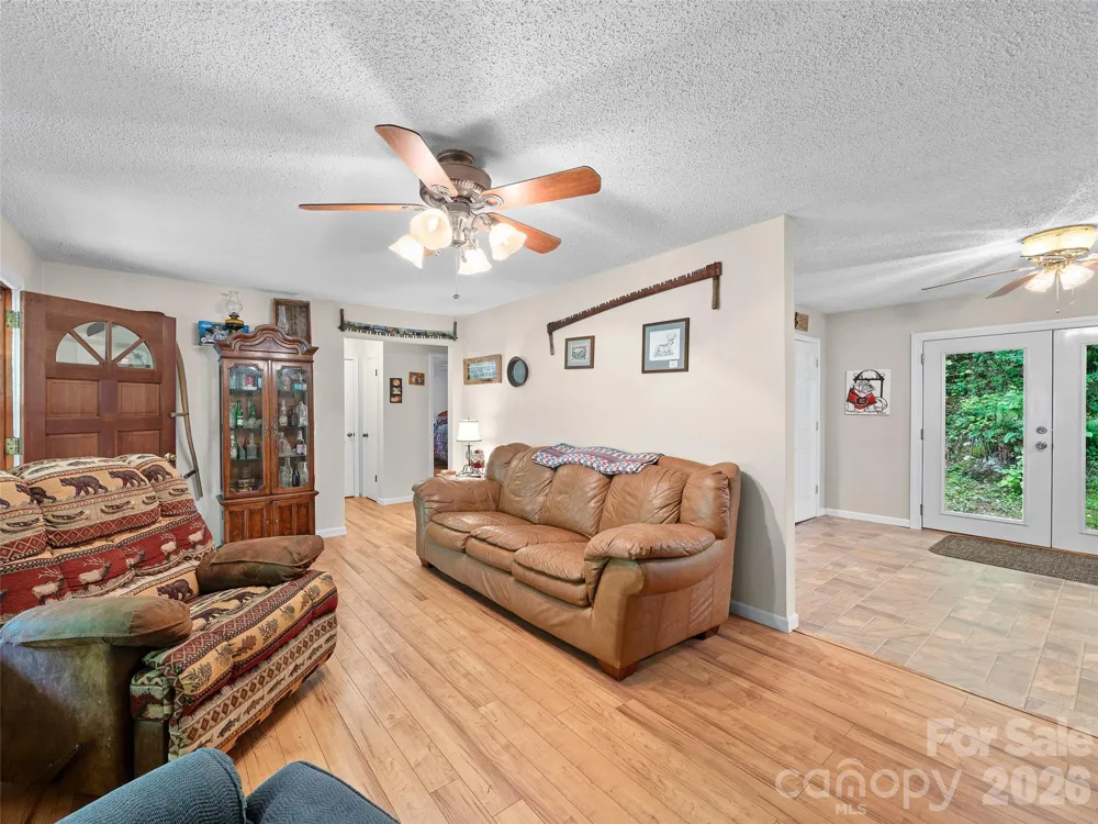 915 Little Creek Road Burnsville, NC 28714
