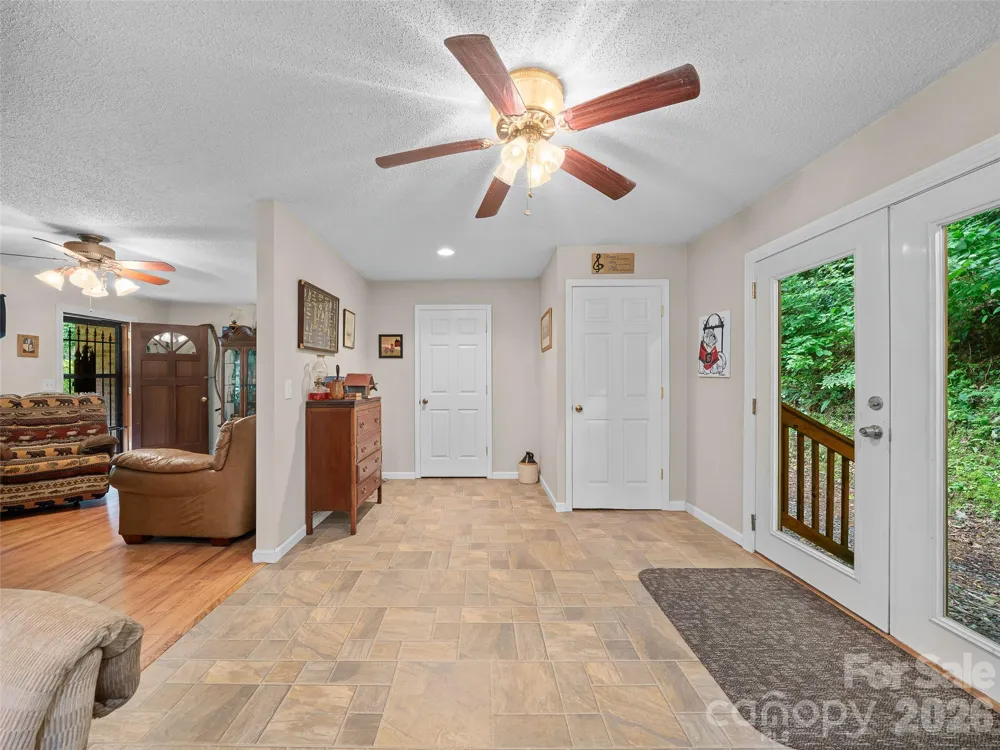 915 Little Creek Road Burnsville, NC 28714