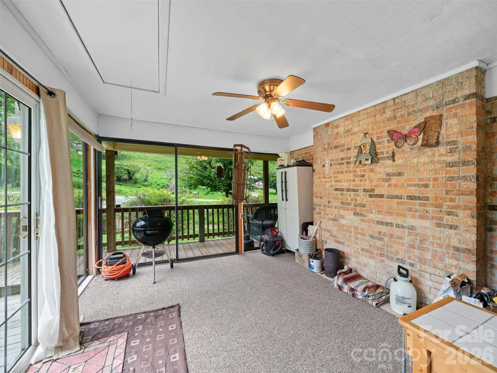 915 Little Creek Road Burnsville, NC 28714