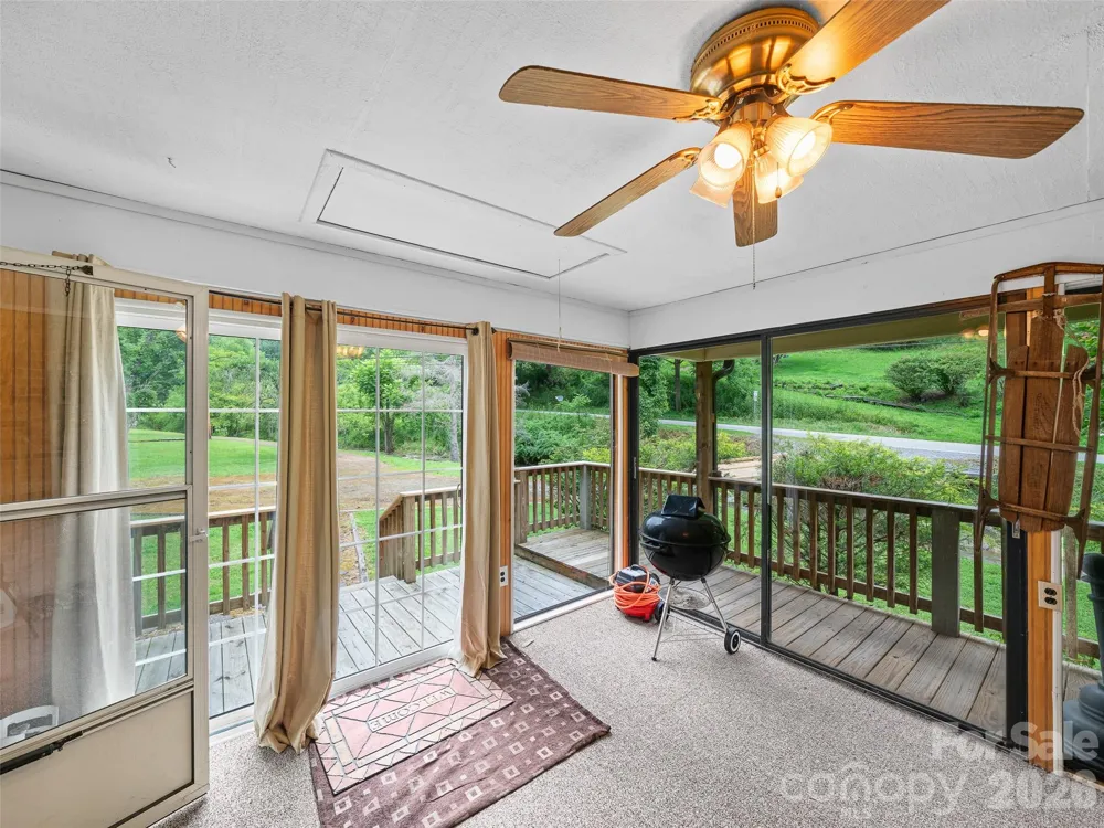 915 Little Creek Road Burnsville, NC 28714
