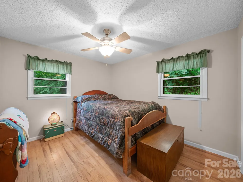 915 Little Creek Road Burnsville, NC 28714