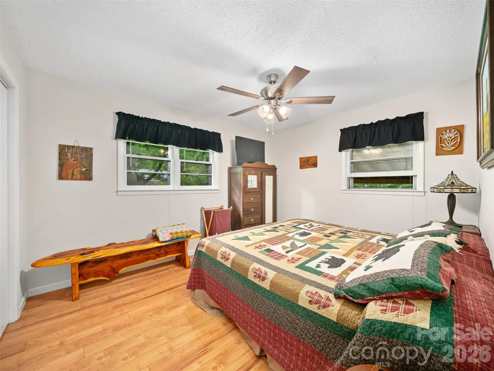 915 Little Creek Road Burnsville, NC 28714