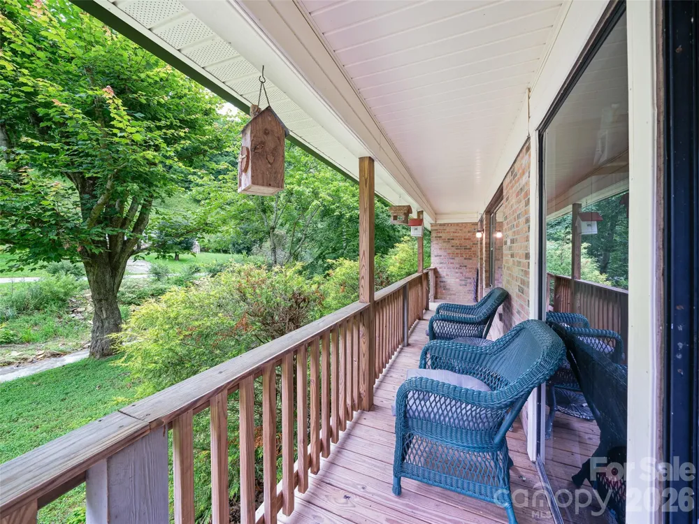 915 Little Creek Road Burnsville, NC 28714