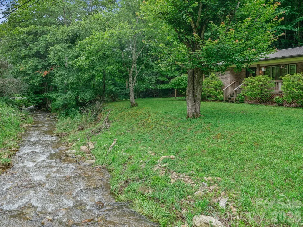 915 Little Creek Road Burnsville, NC 28714