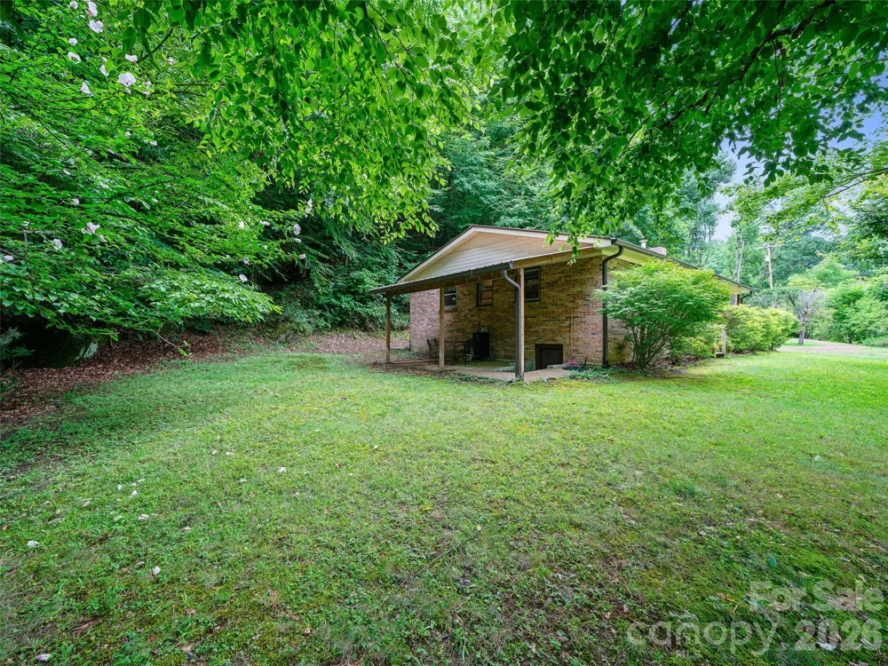 915 Little Creek Road Burnsville, NC 28714
