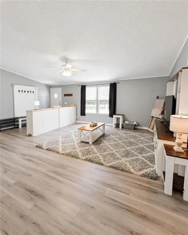 130 H And B Lane Temple, GA 30179
