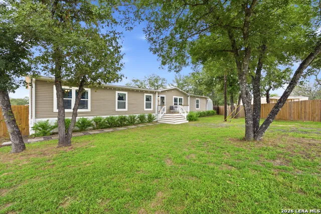 125 ACORN HOLW Poteet, TX 78065