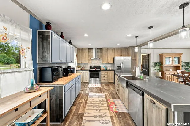 125 ACORN HOLW Poteet, TX 78065