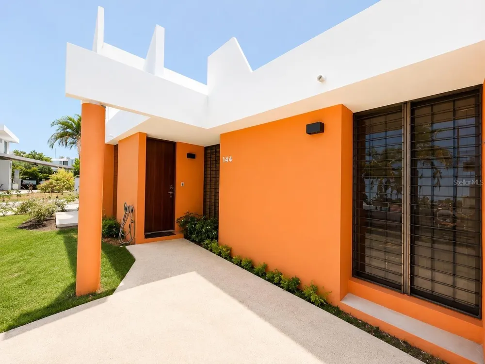 144 PLAZA VIRGEN GORDA Luquillo, PR 00773