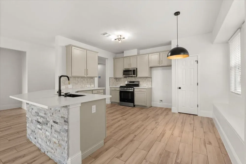 4910 E Meadow Drive Deer Park, TX 77536