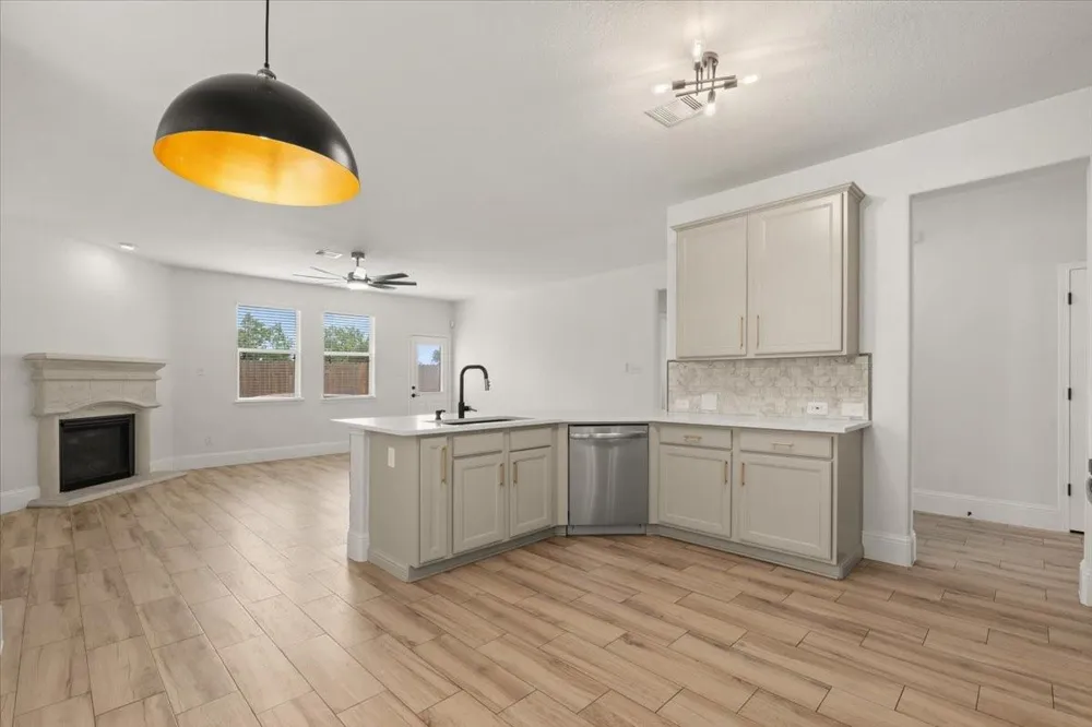 4910 E Meadow Drive Deer Park, TX 77536