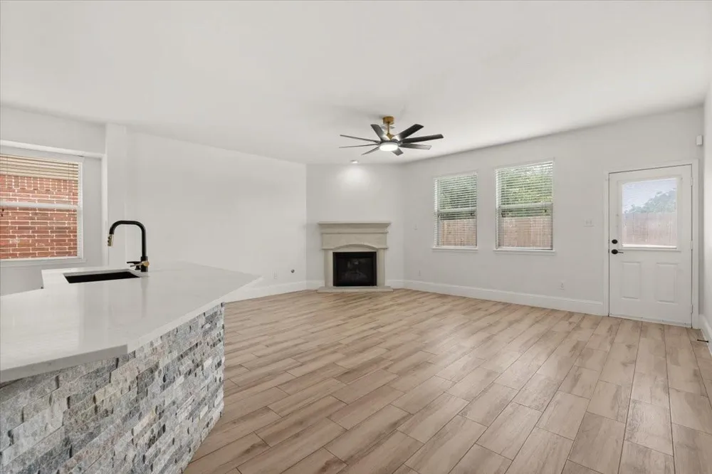 4910 E Meadow Drive Deer Park, TX 77536