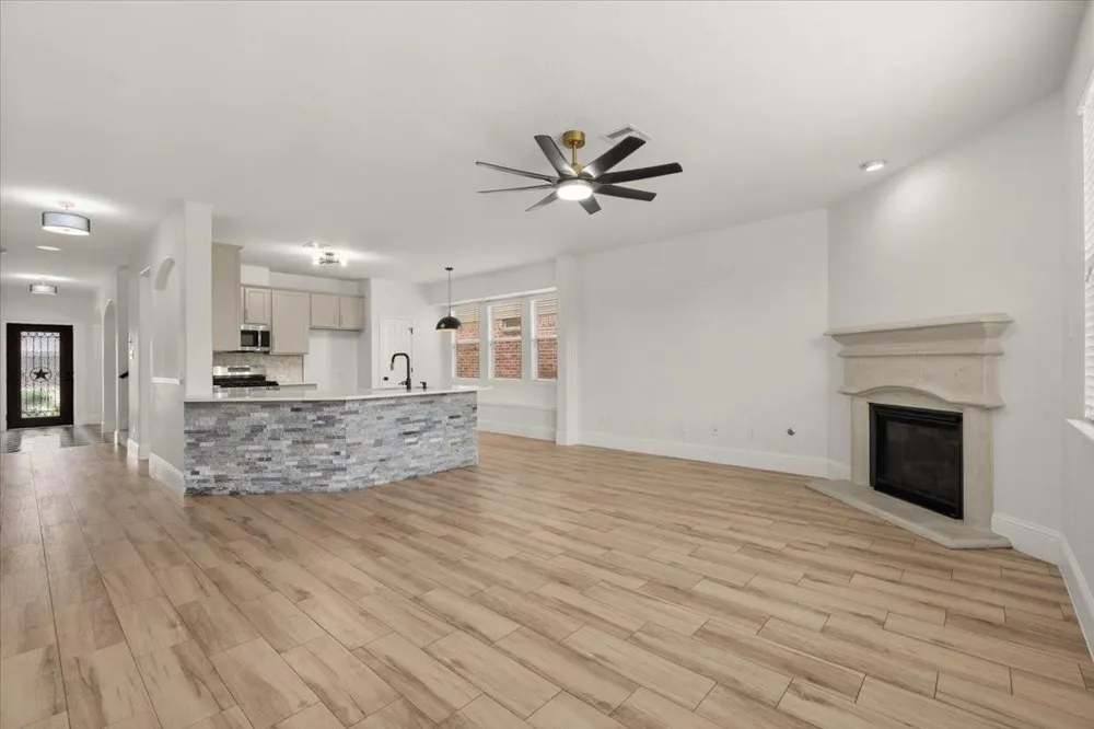 4910 E Meadow Drive Deer Park, TX 77536