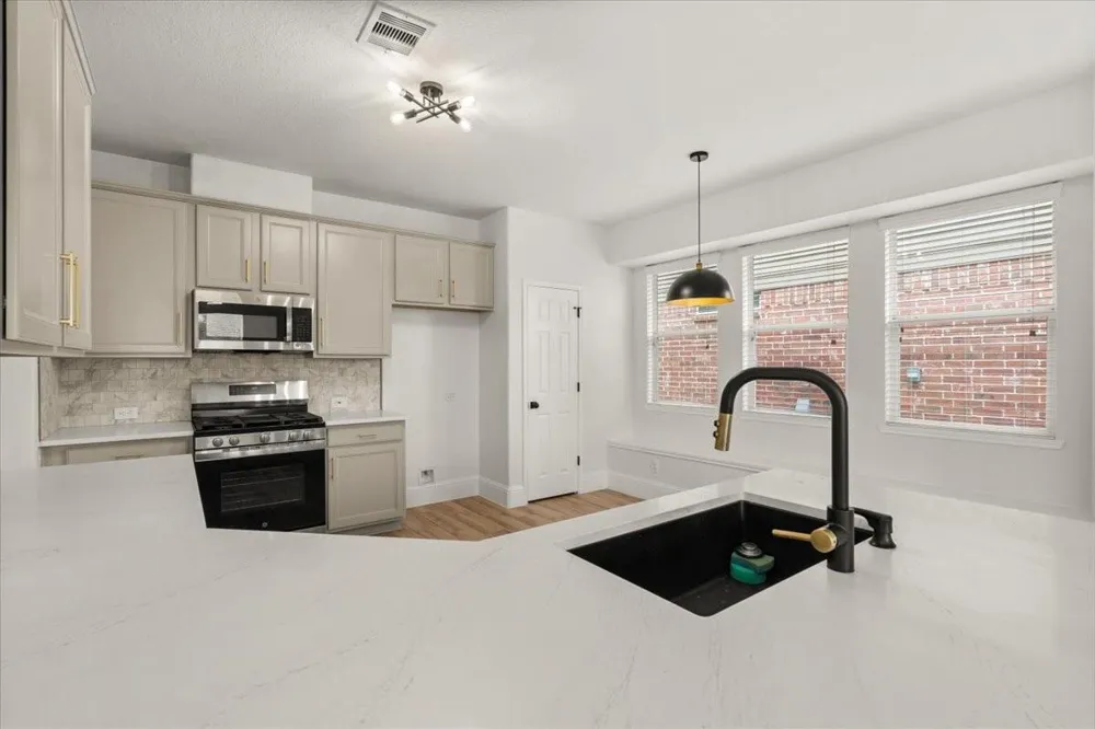 4910 E Meadow Drive Deer Park, TX 77536