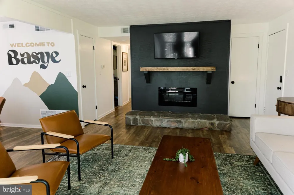 140 THE HILL #M-20 Basye, VA 22810